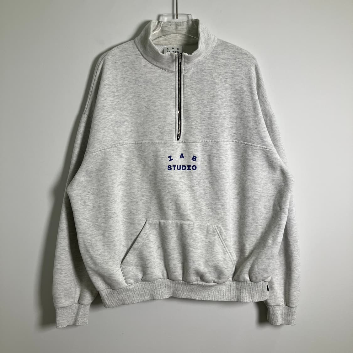 아이앱 스튜디오 라이트 그레이 하프 집 풀오버 XL 상품이미지1