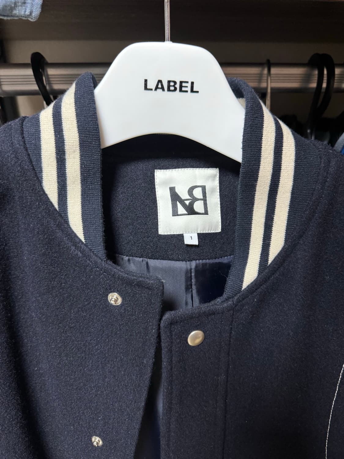 라벨아카이브 바시티 자켓 네이비 상품이미지2