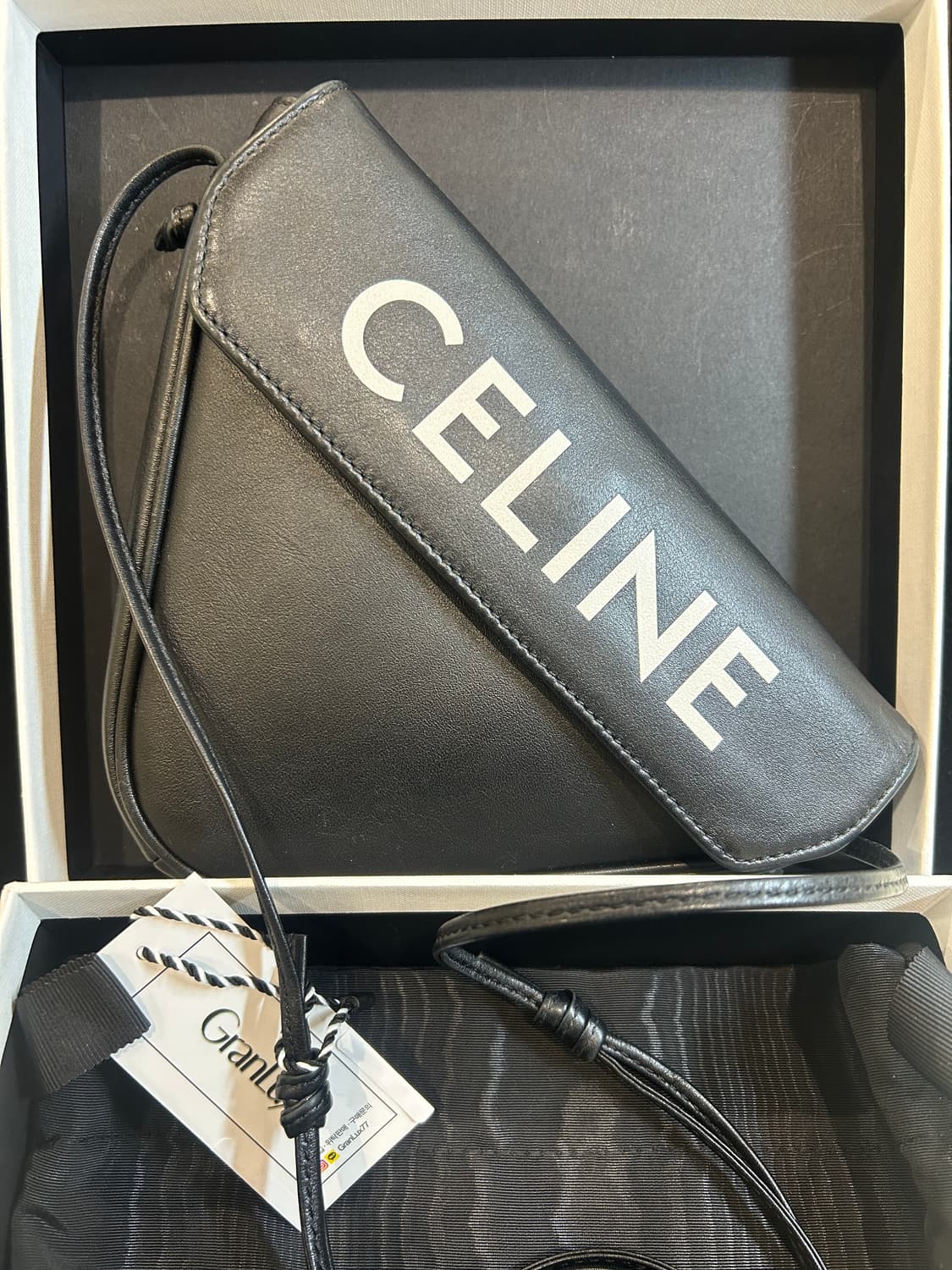 [정품/중고] 셀린느 트라이앵글백 상품이미지1