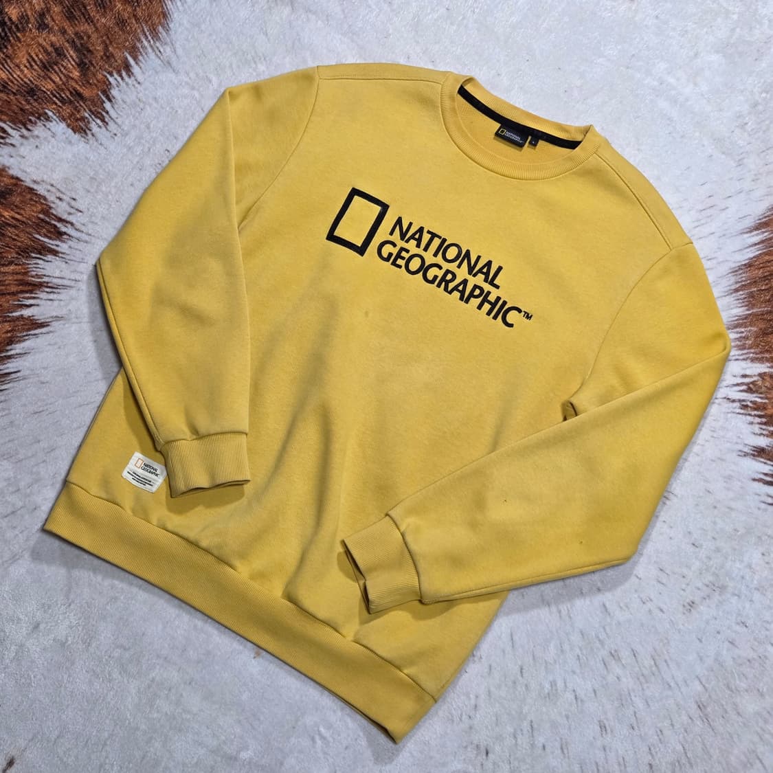 내셔널지오그래픽 옐로우 맨투맨 상품이미지1