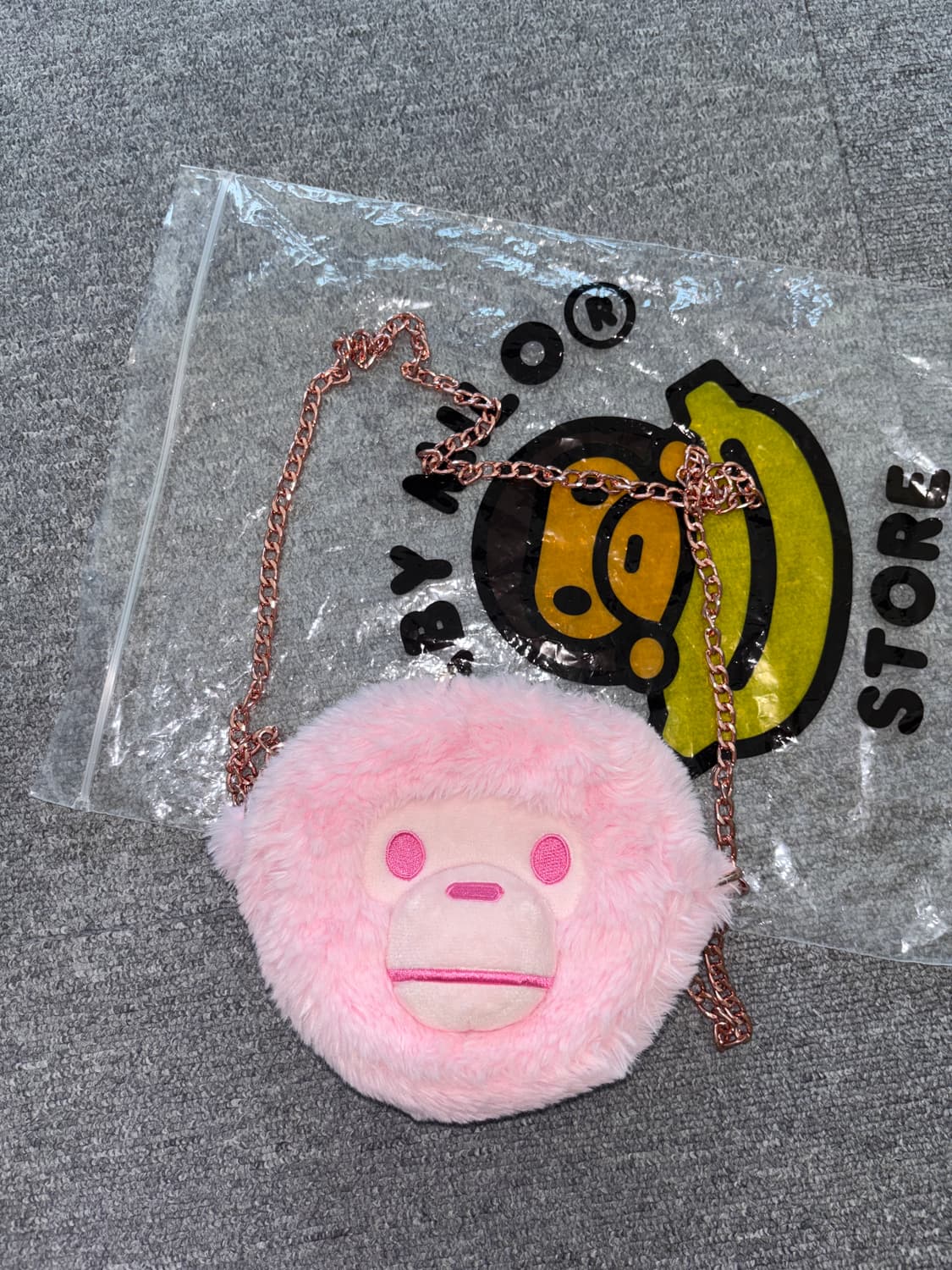 베이프 베이비 마일로 핑크 플러시 크로스바디백 가방 털 키링 상품이미지1