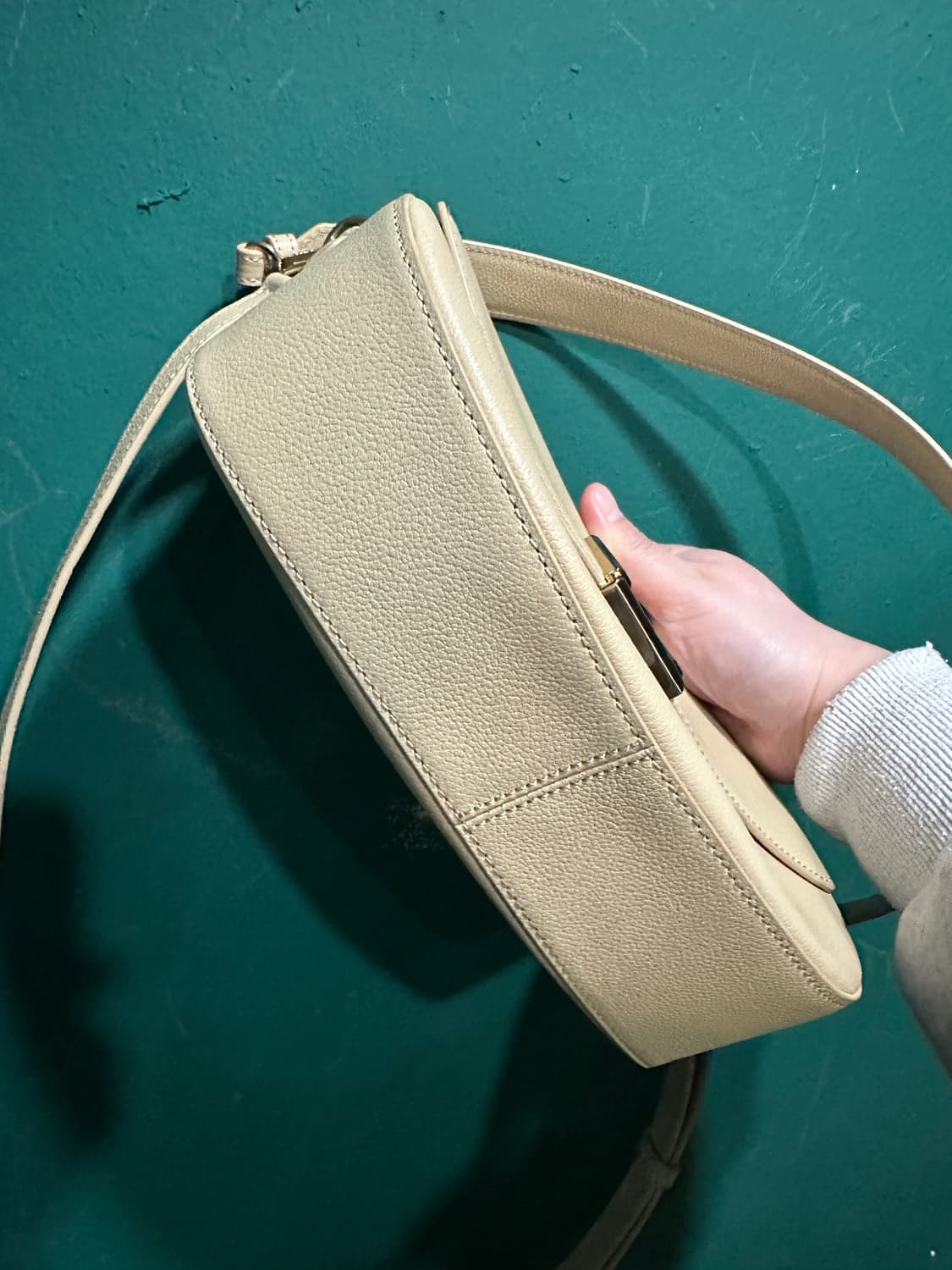 쿠론 가죽 크로스백 아이보리 상품이미지5