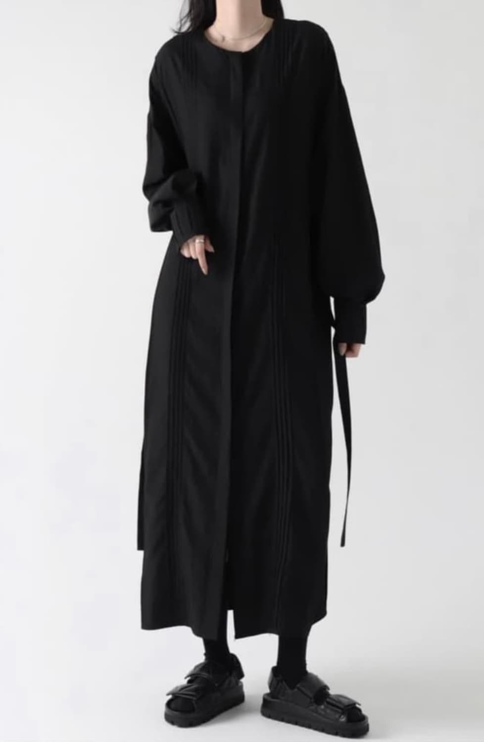 트리밍버드 플리츠 스트랩 롱 원피스 블랙 레이어드 상품이미지3