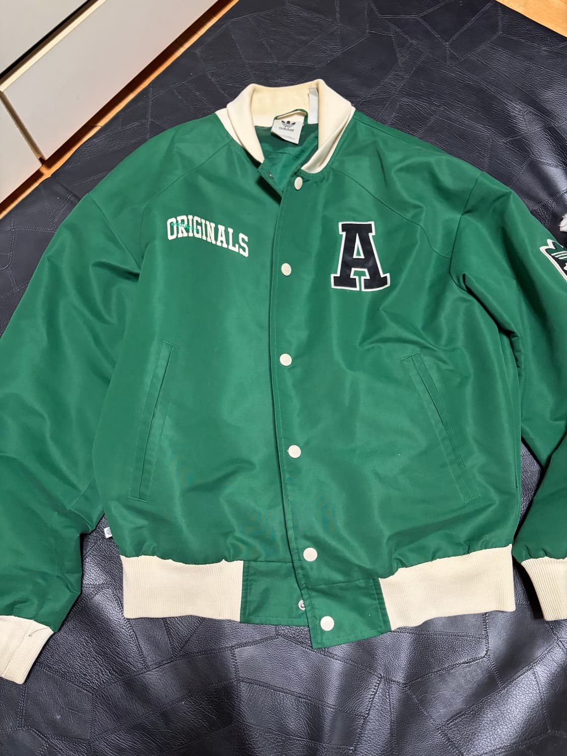 아디다스 그린 바시티 자켓 상품이미지1