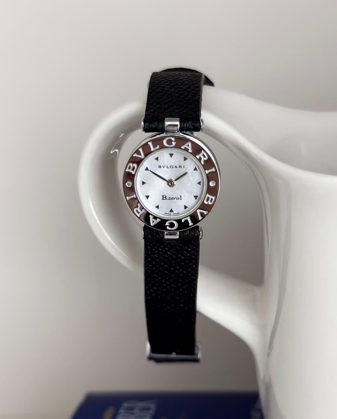 불가리 비제로원 화이트 쉘 시계 상품이미지3