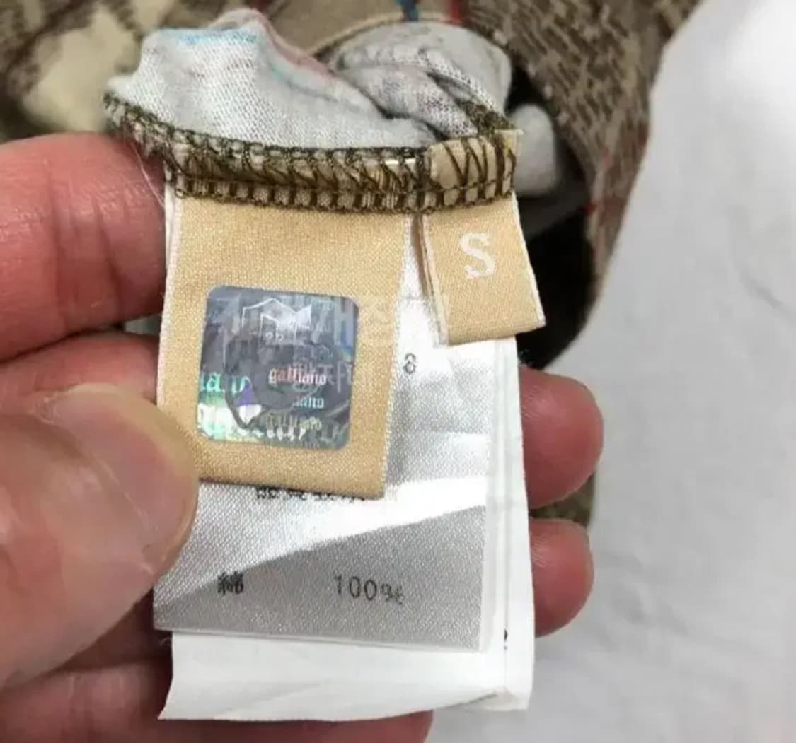 존갈리아노 뉴스페이퍼 브이넥 반팔티 상품이미지4