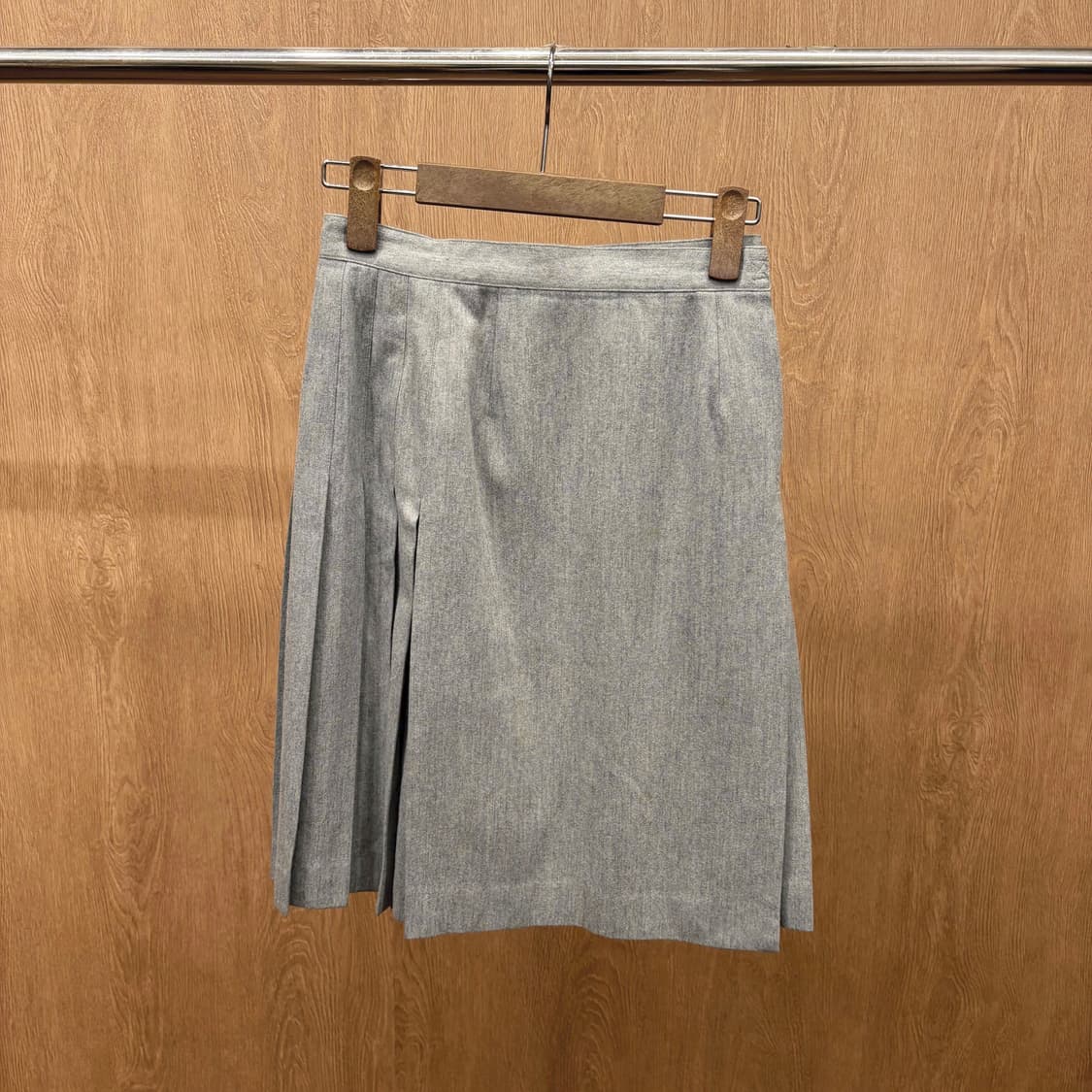 마가렛호웰 미디 스커트 박스 플리츠 웨이스트 밴드 버클 디테일 그레이 상품이미지3