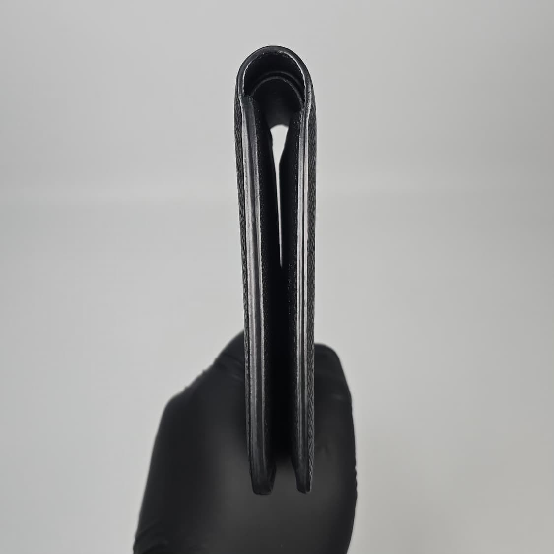 루이비통 멀티플 월렛 타이가 반지갑 상품이미지3