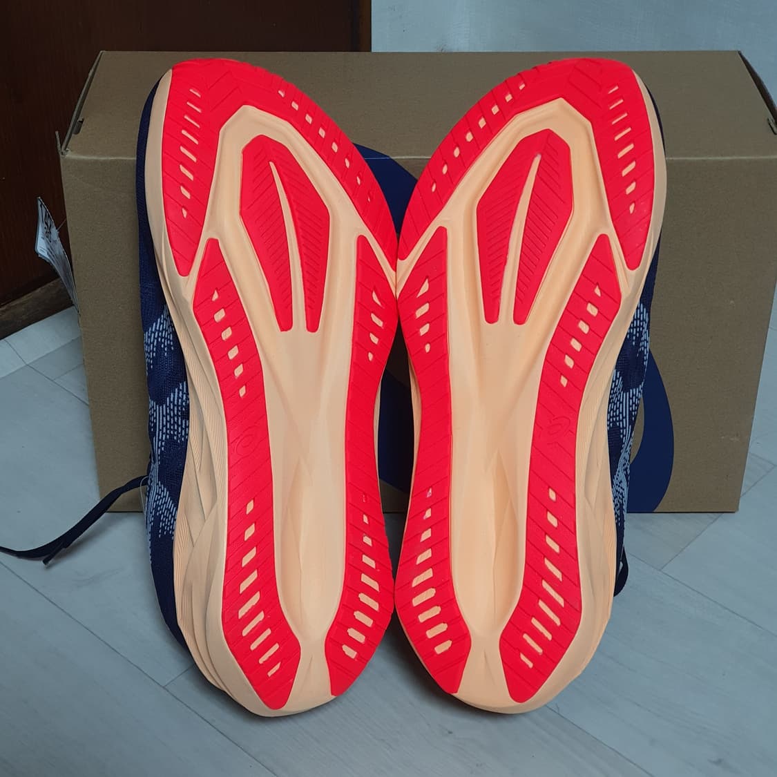 아식스 노바블라스트 5 와이드 300mm 새상품 상품이미지7