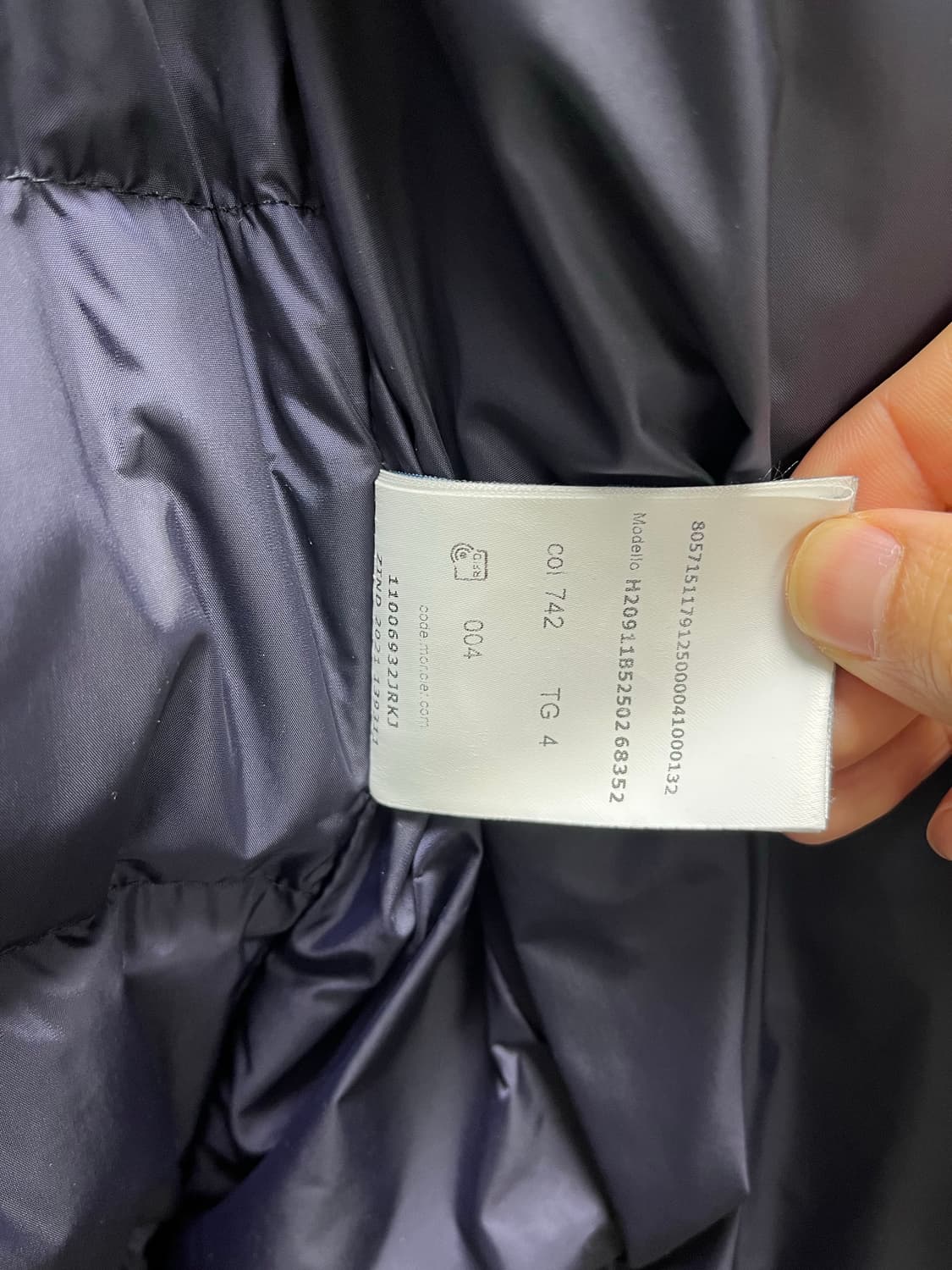 몽클레어 클루니 4사이즈 팝니다. 상품이미지5