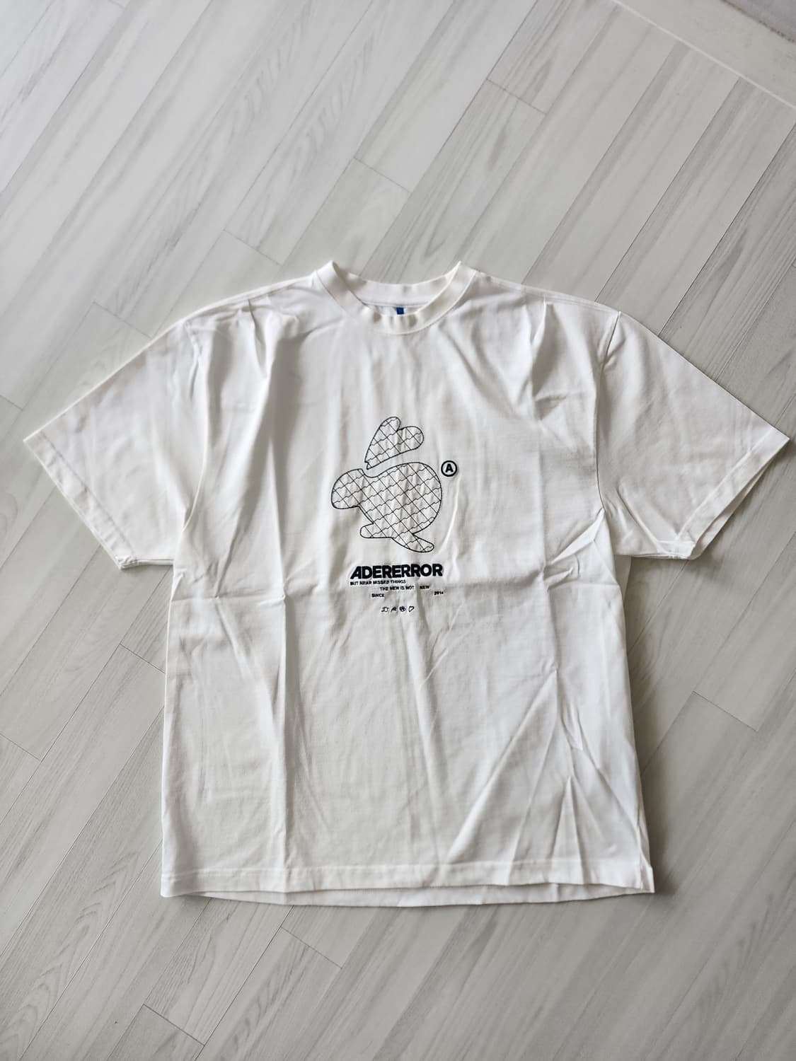 아더에러 반팔티셔츠 상품이미지1
