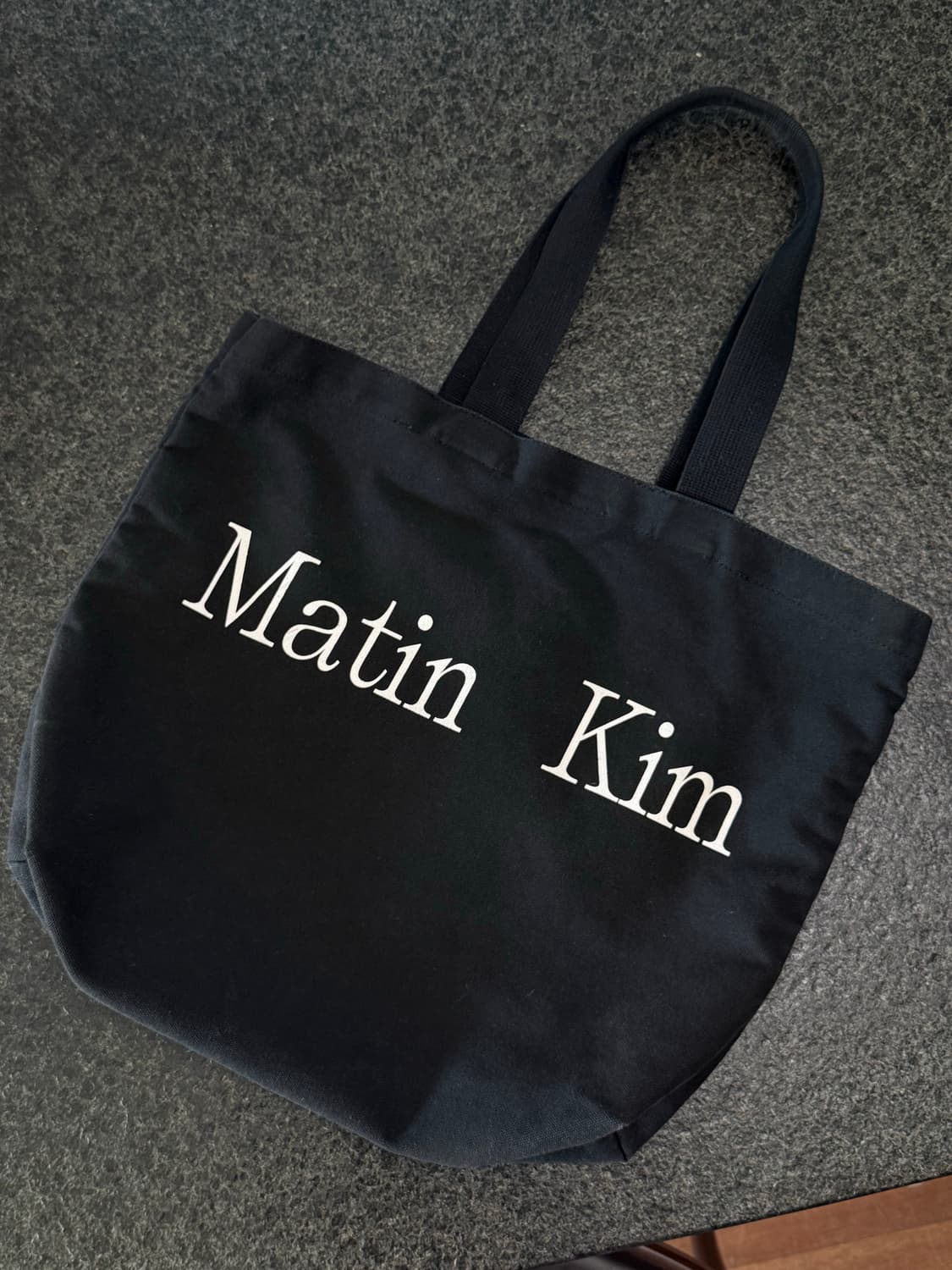 마뗑킴 마뗑 로고 에코백 블랙 상품이미지1