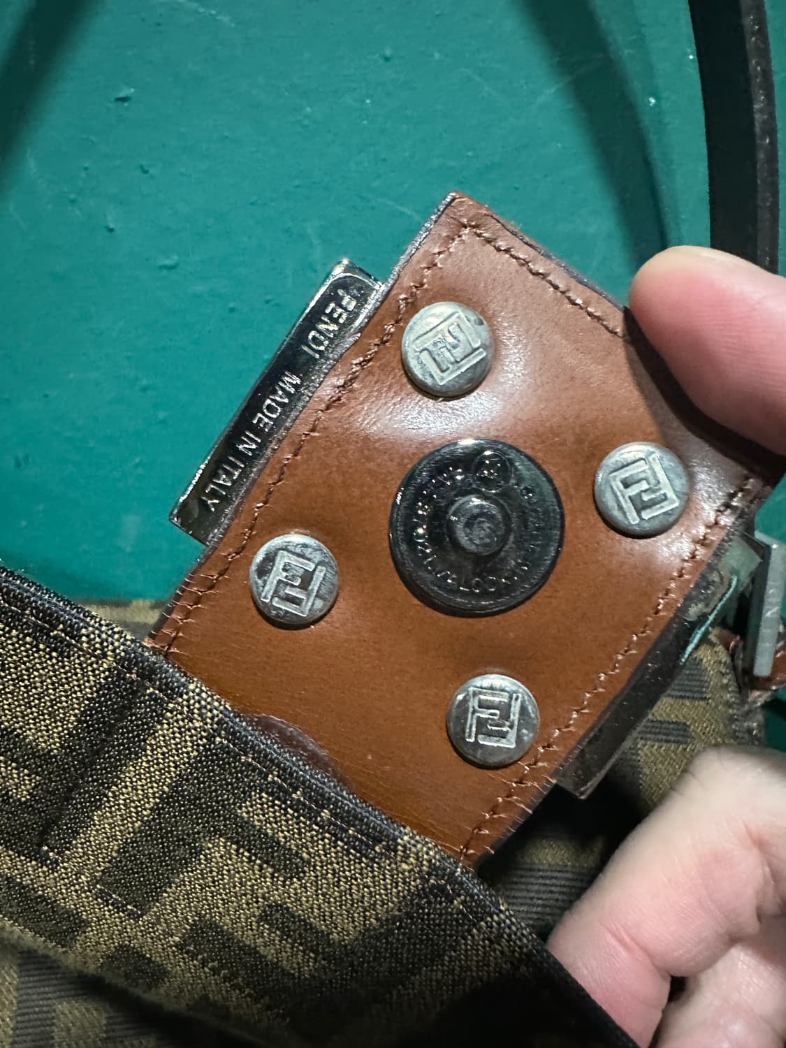 펜디 주카 바게트백 상품이미지3