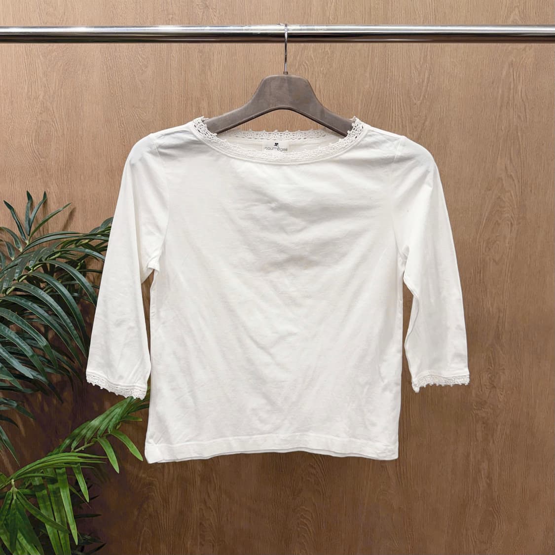 꾸레쥬 7부 블라우스 레이스 커프스 라운드넥 무지 디테일 슬림핏 화이트 상품이미지1