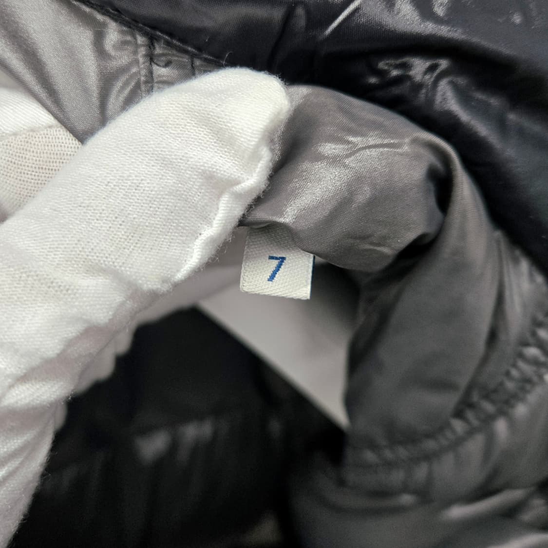 몽클레어 BORMES 유광 조끼 후드 패딩 7사이즈 상품이미지6