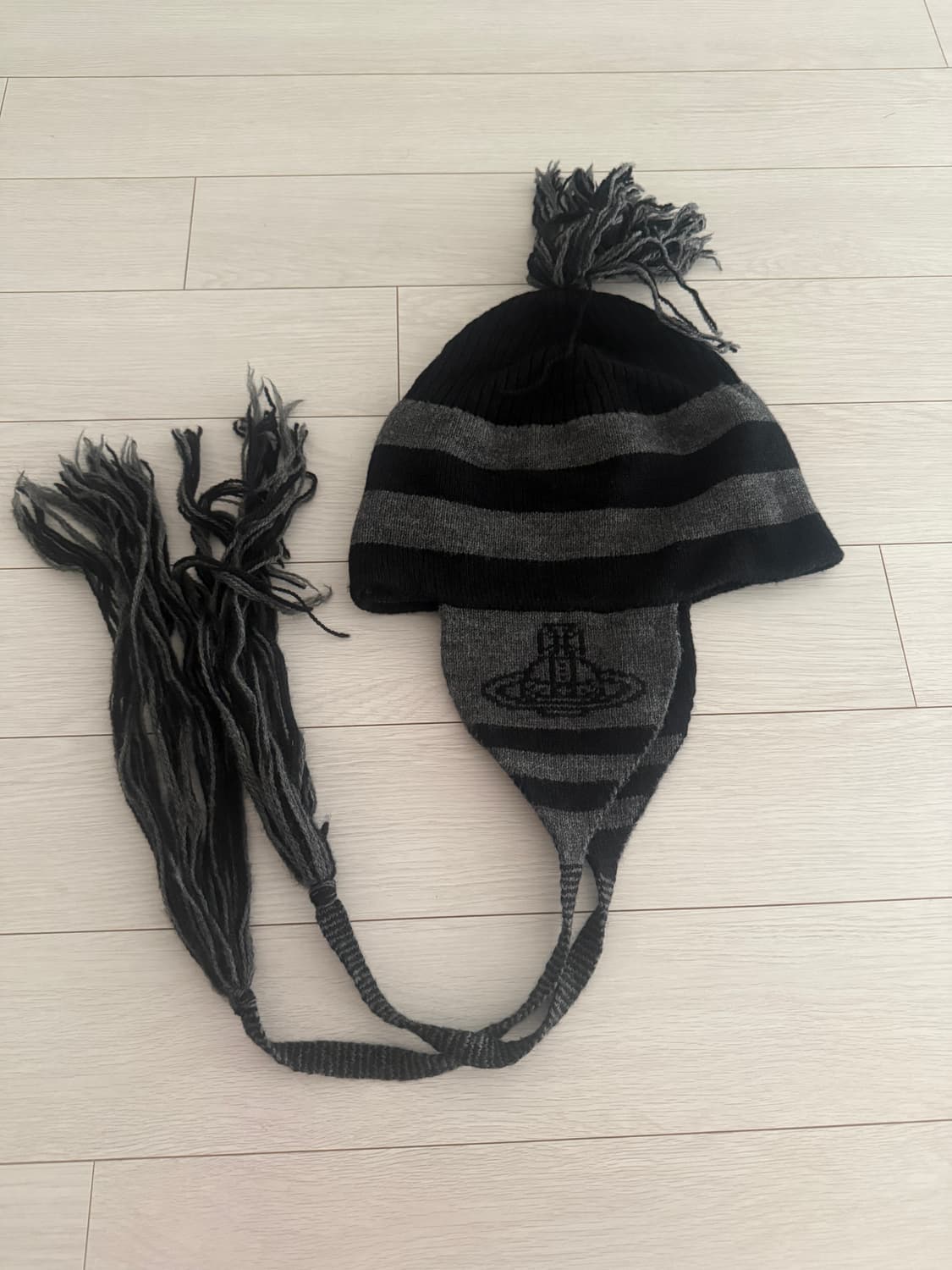 비비안웨스트우드 이어플립 비니 상품이미지1