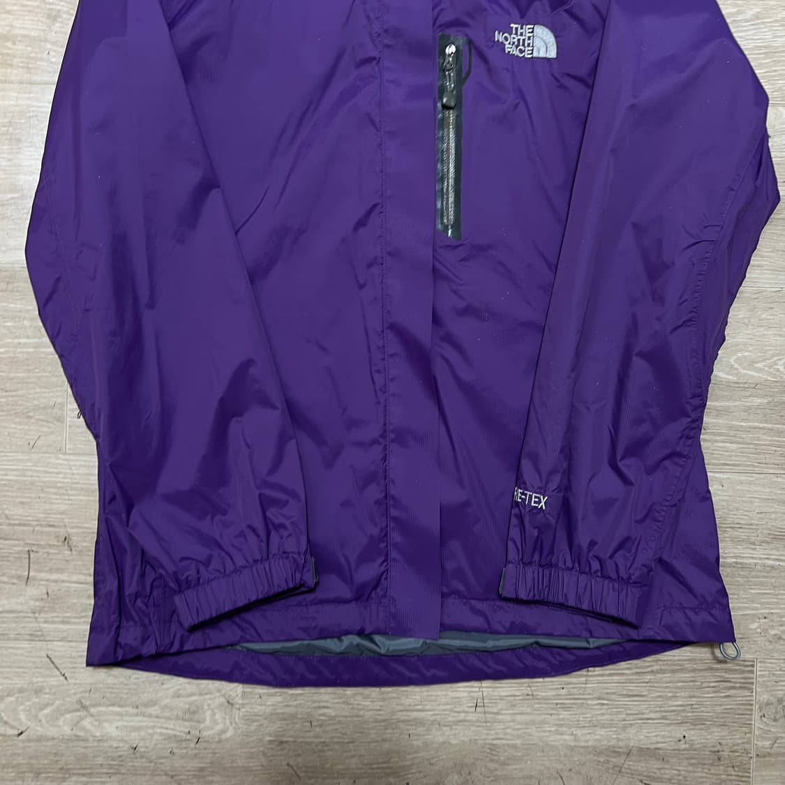 노스페이스 여성 고어텍스 바람막이 후드자켓 [퍼플] M/95 상품이미지3