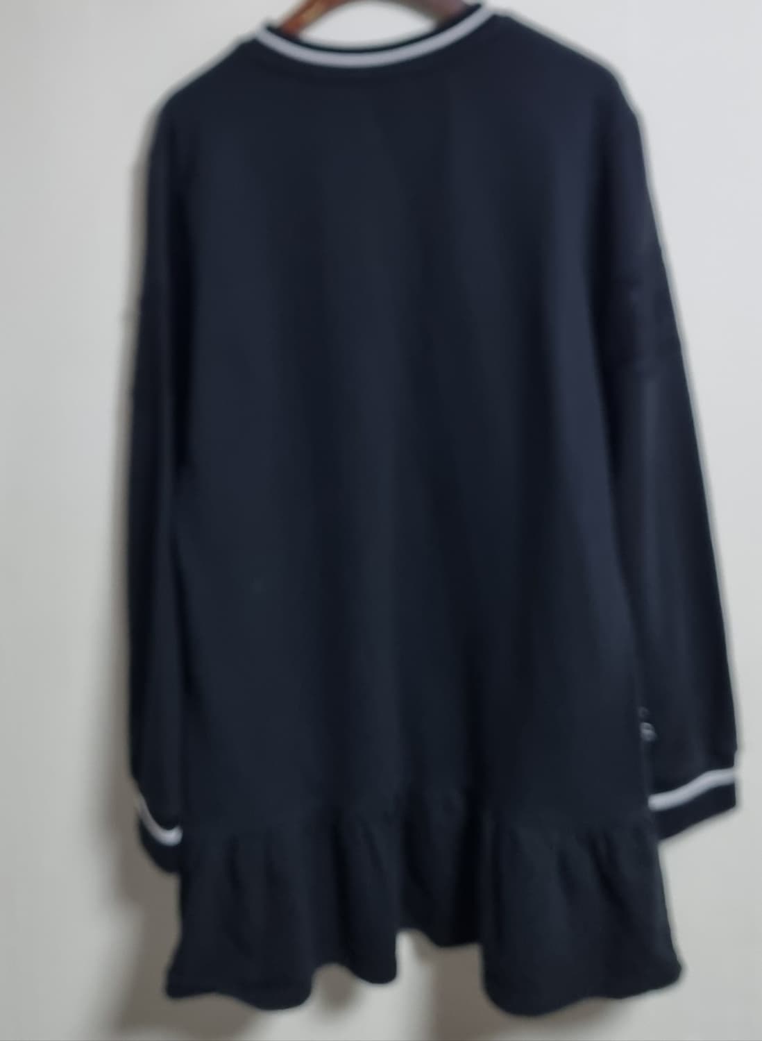 M ) 햇츠온 헬로키티 블랙 맨투맨 상품이미지2