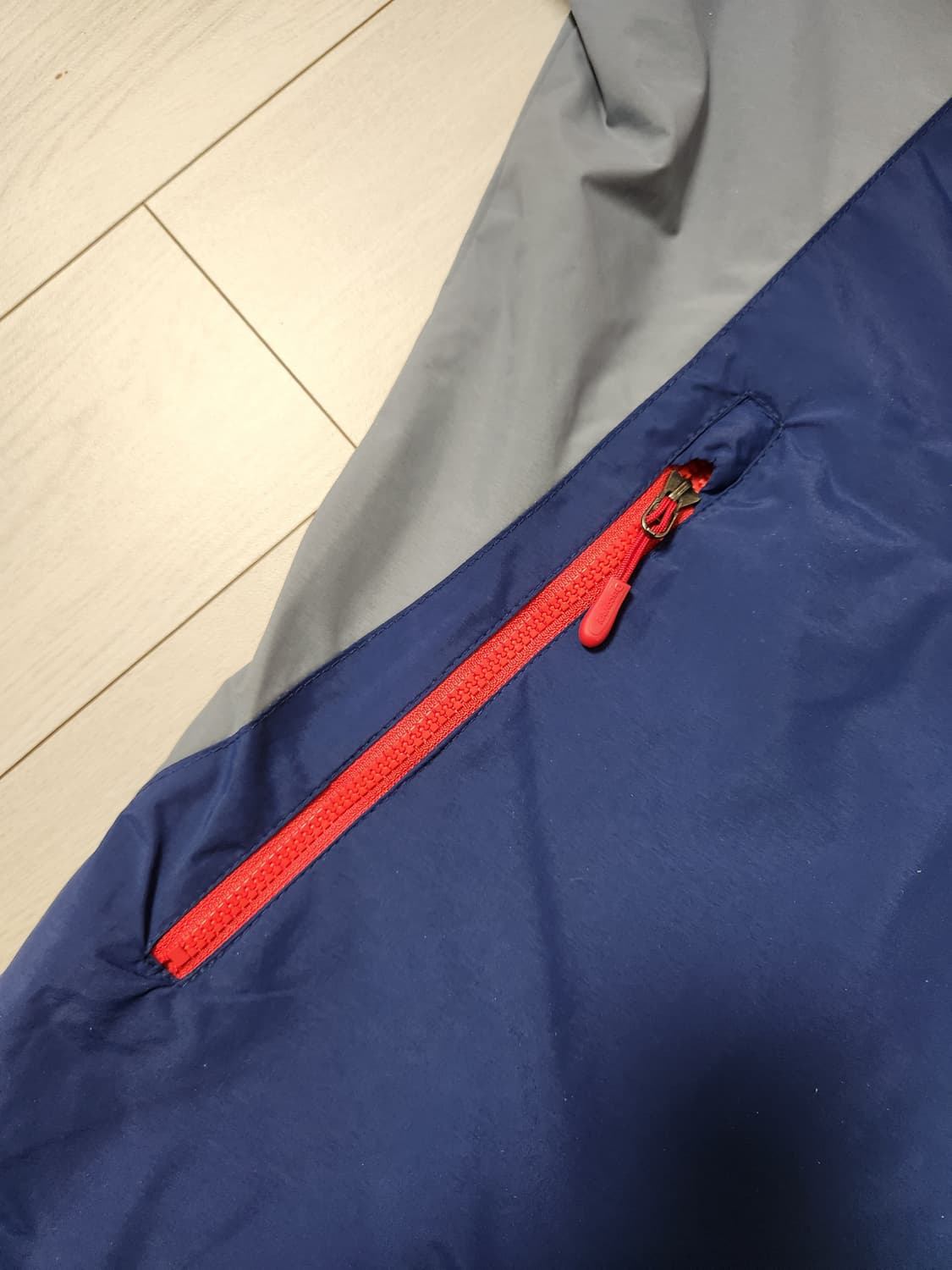 디스커버리 익스페디션 등산 바람막이 사이즈 90

새상품 처럼 오염 하자 상품이미지4