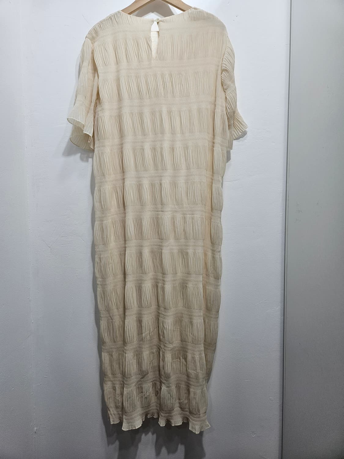 아이보리 플리츠 반팔 롱원피스  상품이미지7