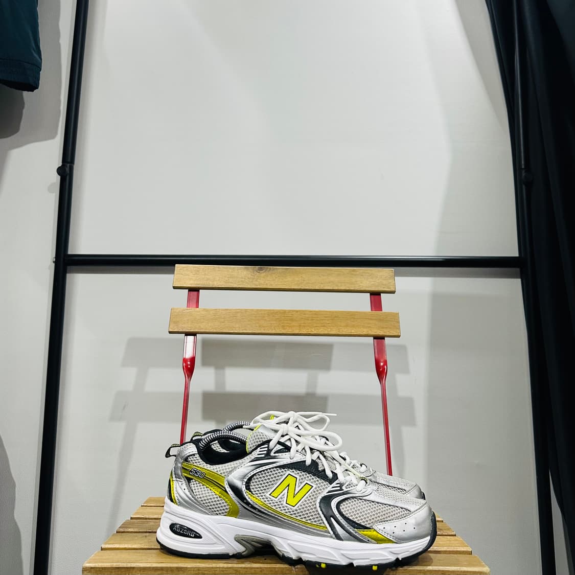 255) 뉴발란스 운동화 남성 남자 신발 530 메탈 형광 상품이미지1