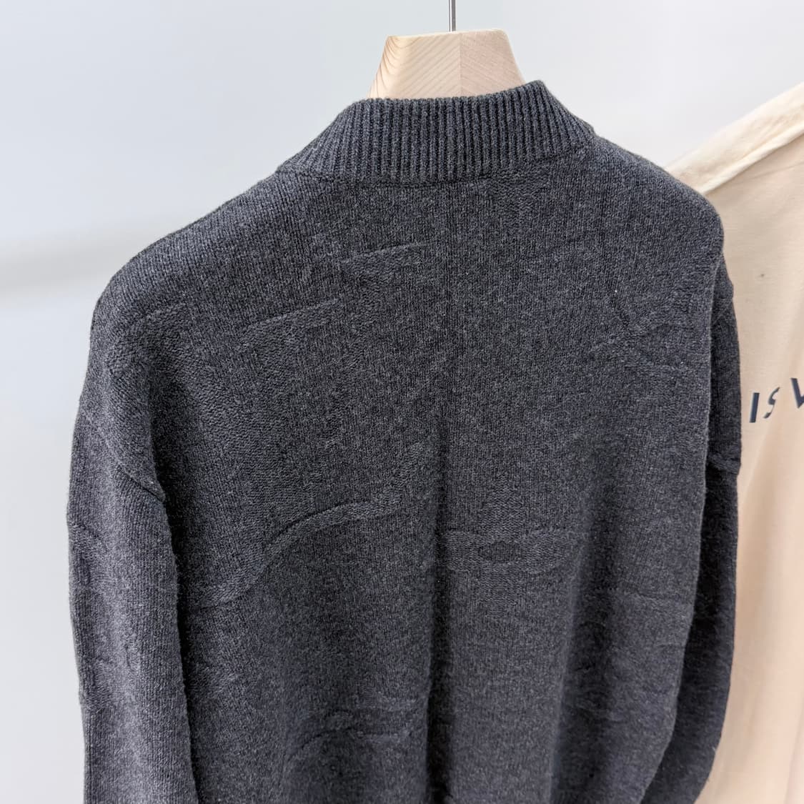 [S+급/XL] 24FW 루이비통 모노그램 울 하프넥 반집업 니트 상품이미지6