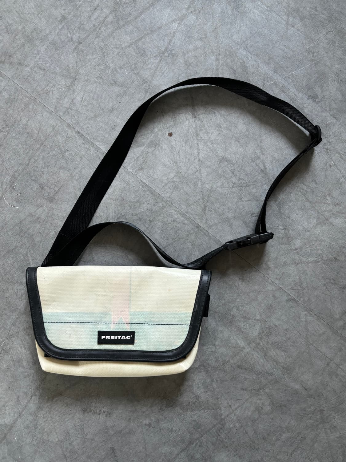 Freitag 프라이탁 아이보리 제이미 미니 크로스백 상품이미지1
