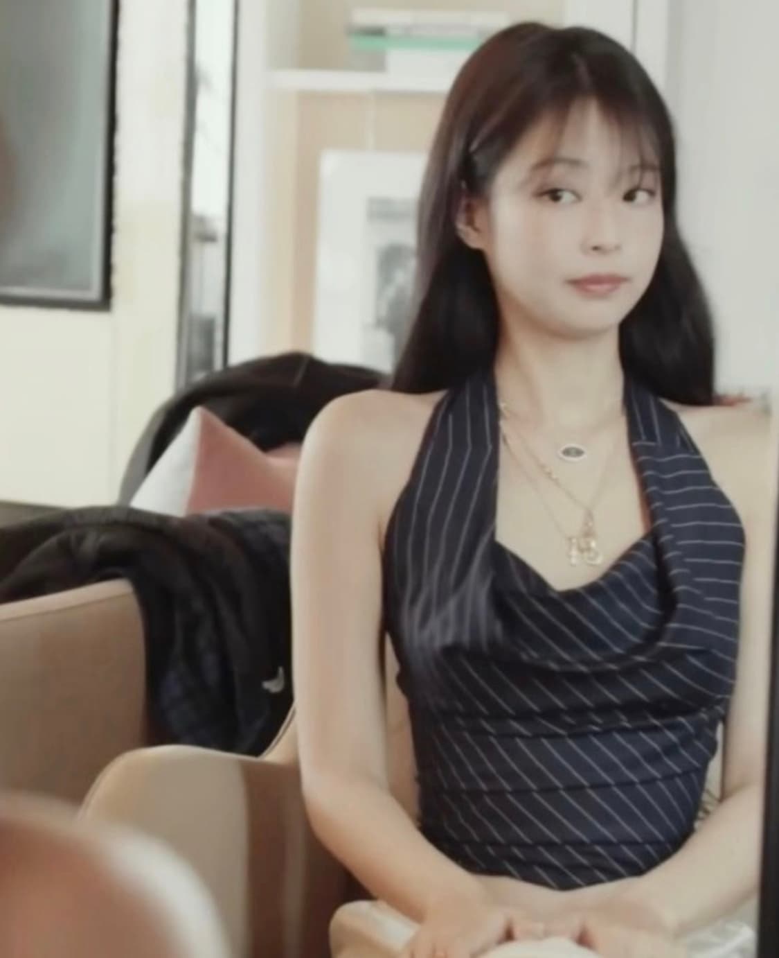 낫유어로즈 제니 드레이핑 홀터탑 네이비  상품이미지3