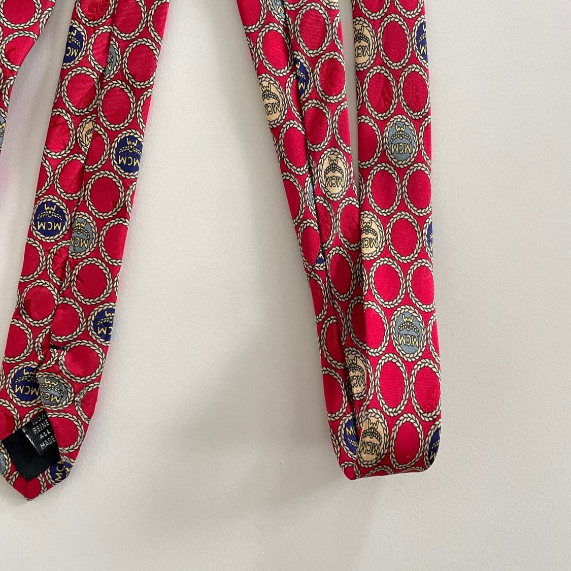 MCM 엠씨엠 레드 패턴 넥타이 상품이미지4