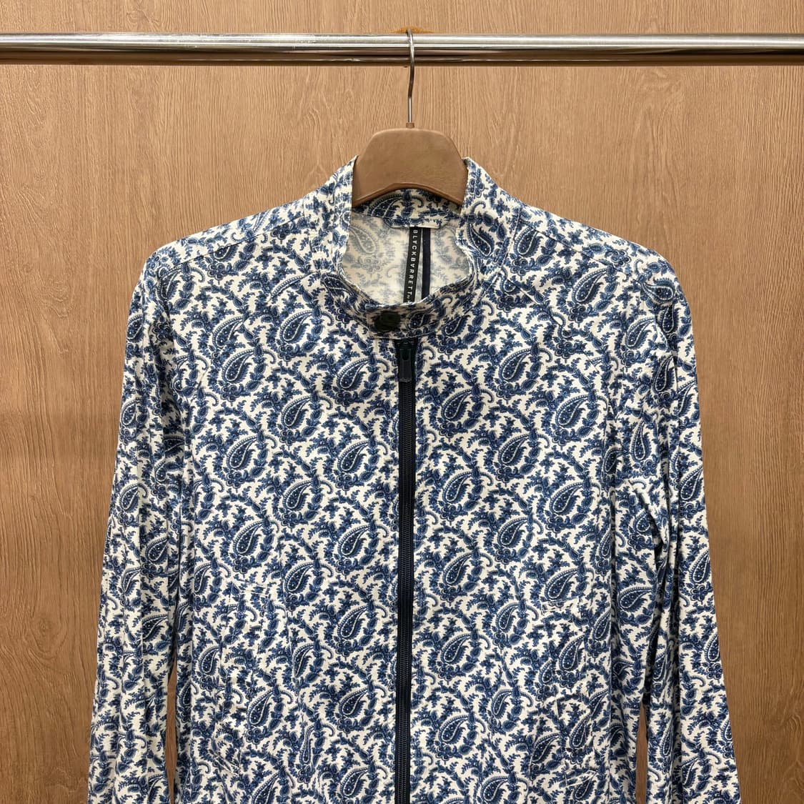 닐 바렛 집업 자켓 에스닉 패턴 카라 더블 버클 밑단 디테일 블루 상품이미지4