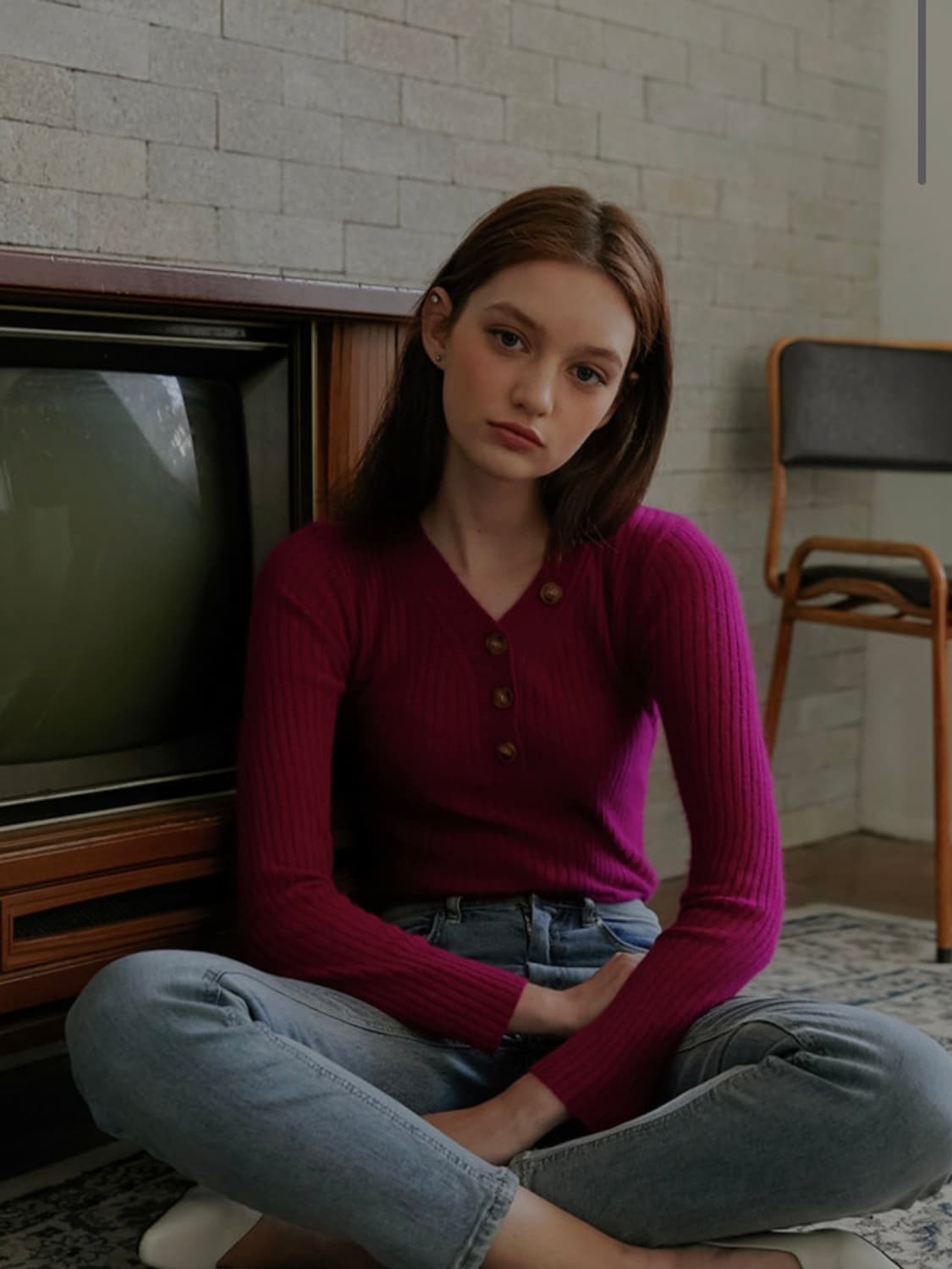 새상품 몬츠(MONTS) 브이넥 골지 니트  핫핑크 단추 포인트 상품이미지2