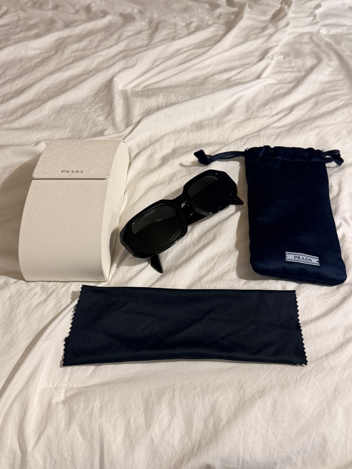 프라다 SPR 17W-F 블랙 선글라스 상품이미지1