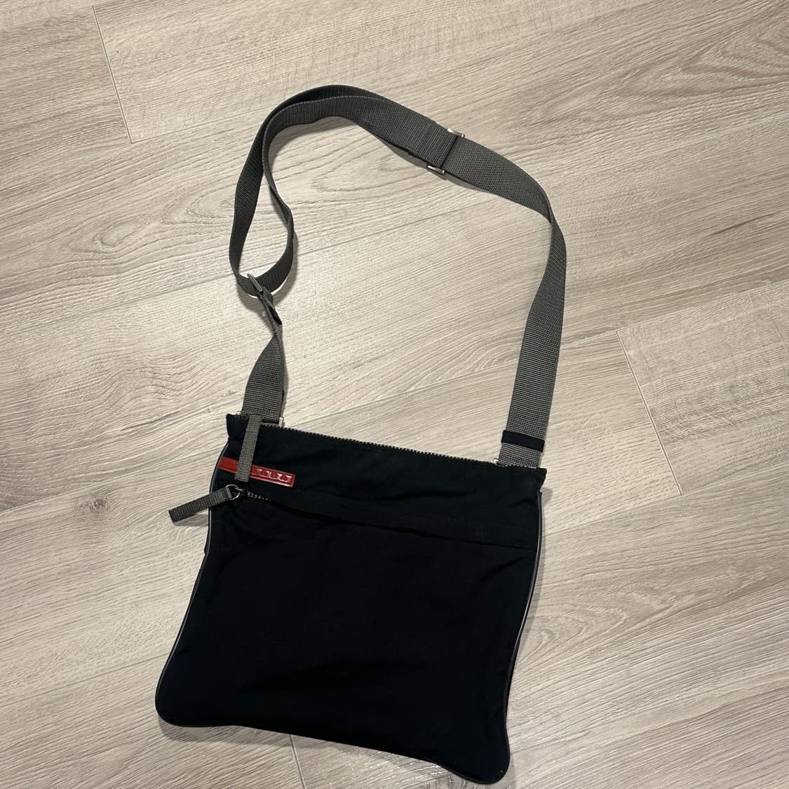 PRADA 90’s 나일론 샤코슈 백 상품이미지1