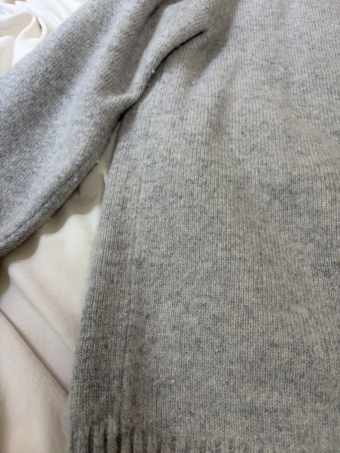Uniqlo Lambswool Crewneck Sweater Light  상품이미지4