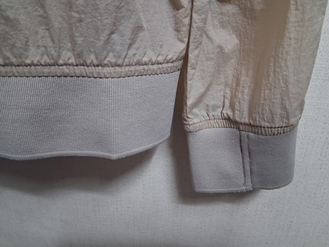  게스 베이지 바람막이점퍼 L
원산지 중국제 상품이미지8