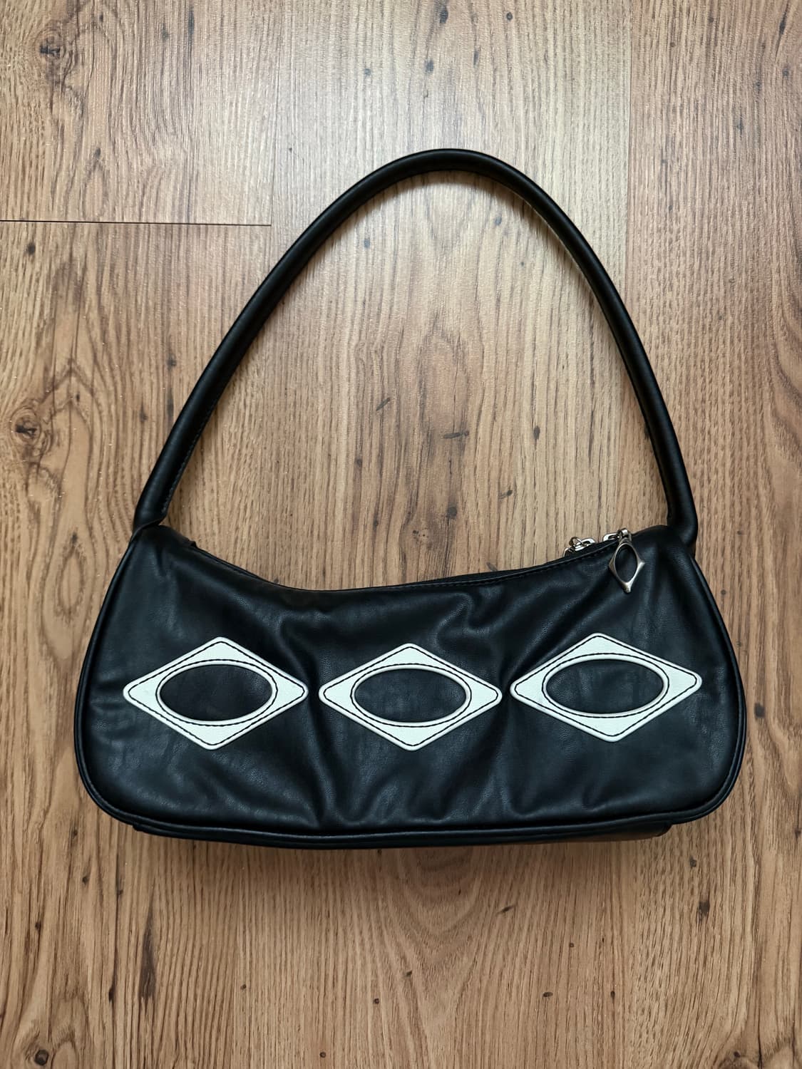 미스치프 롬버스 레더 숄더백 블랙 상품이미지2