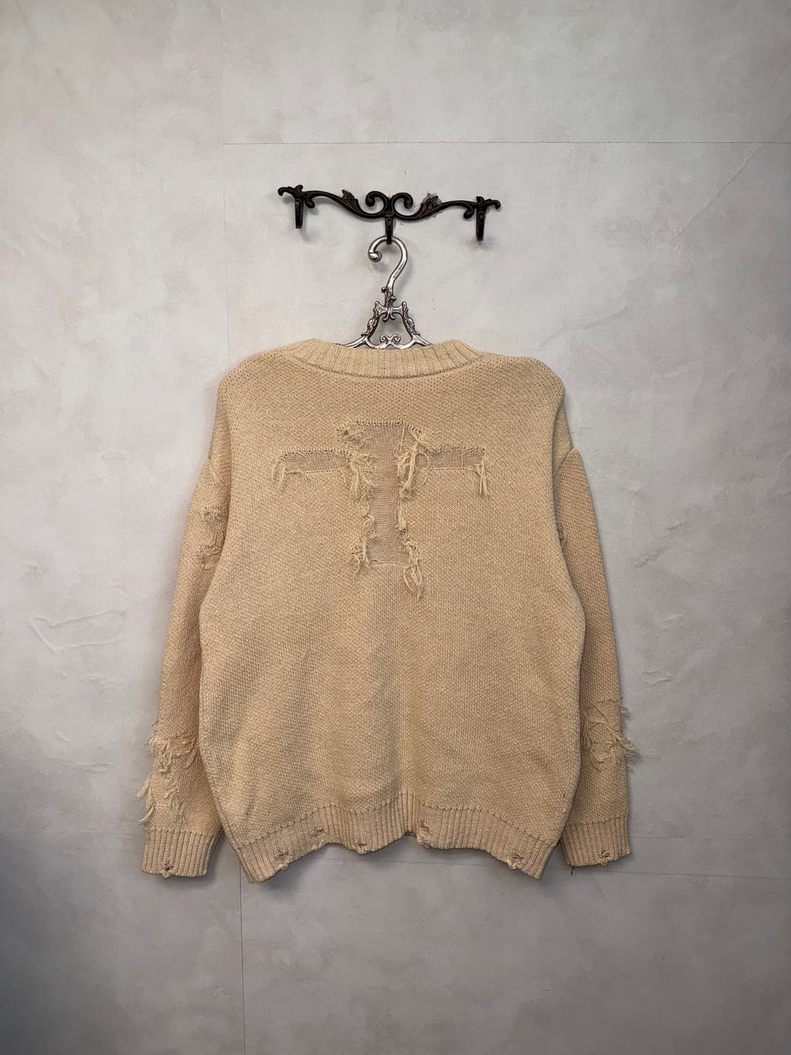 Ivory grunge damage cross detail knit 상품이미지3