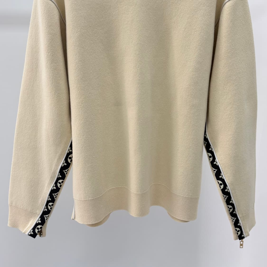 [S급/S] 루이비통 블루 오픈 슬리브 라운지웨어 모노그램 니트 상품이미지3