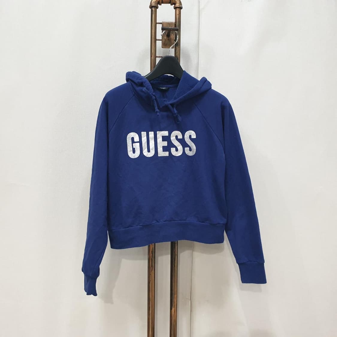 GUESS 게스 기모 크롭 후드티 XS 상품이미지1