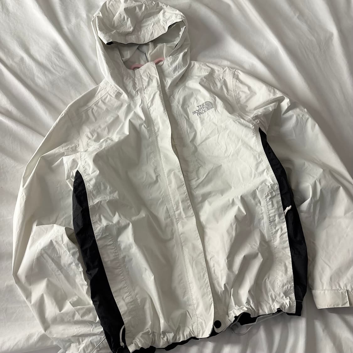 노스페이스 화이트 블랙 배색 바람막이 상품이미지5