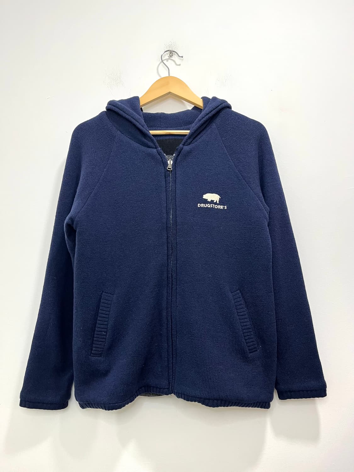 Drug store’s 양면 돼지 로고 자수 니트 후드집업 상품이미지1