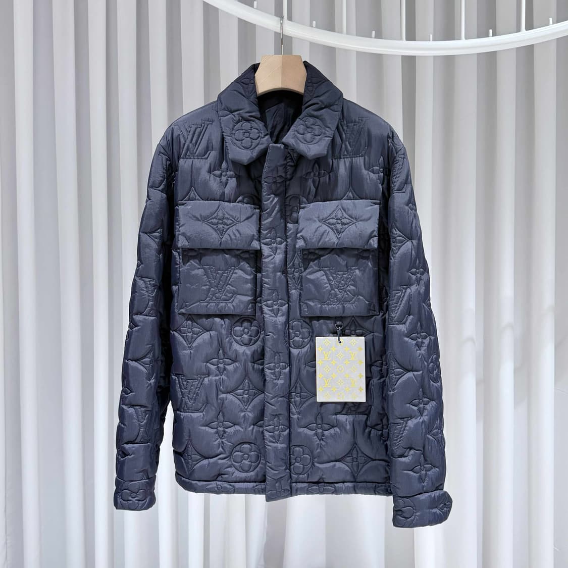 50 / 루이비통 모노그램 라이트 퀄팅 다운 패딩 상품이미지3