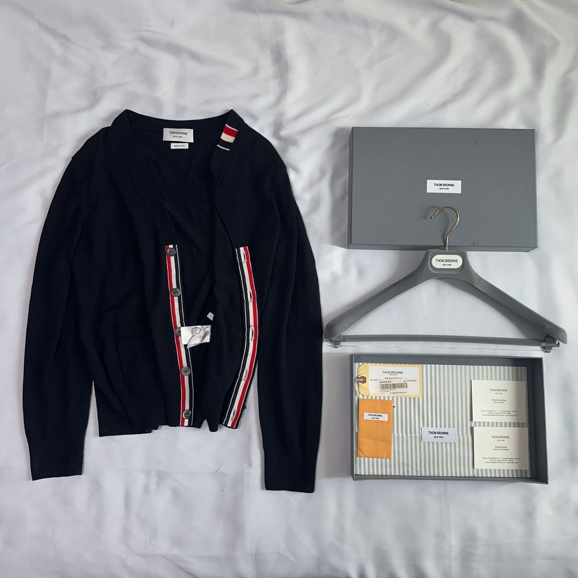 톰브라운 rwb 넥 자수 5버튼 가디건 상품이미지2