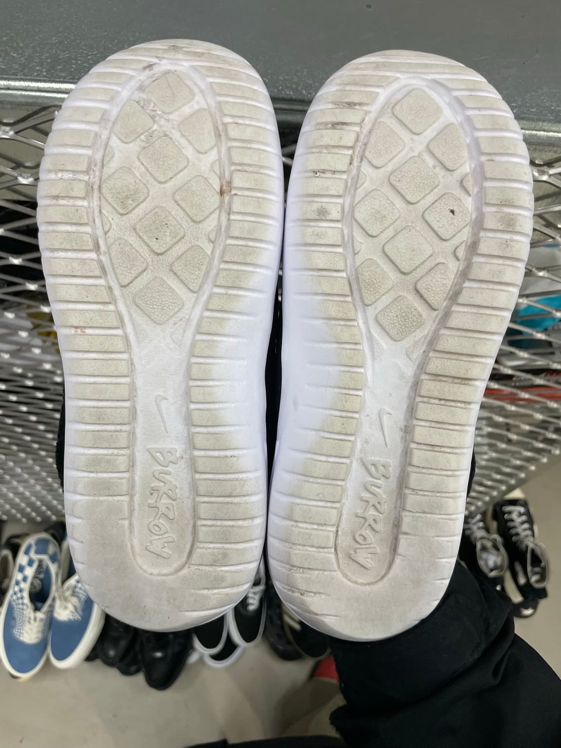 나이키 버로우 패딩 슬리퍼 240 상품이미지6