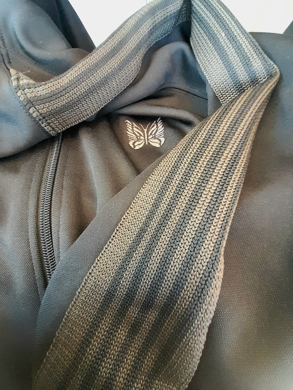 니들스 트랙자켓 블랙 다크브라운 상품이미지3