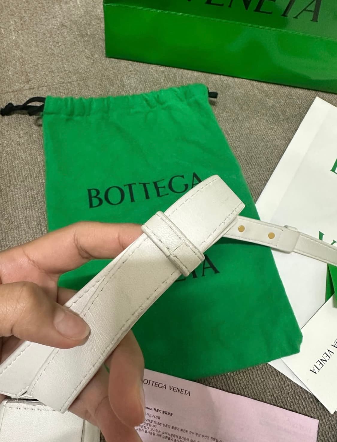 급처) 보테가배네타 카세트 미니 백 상품이미지4