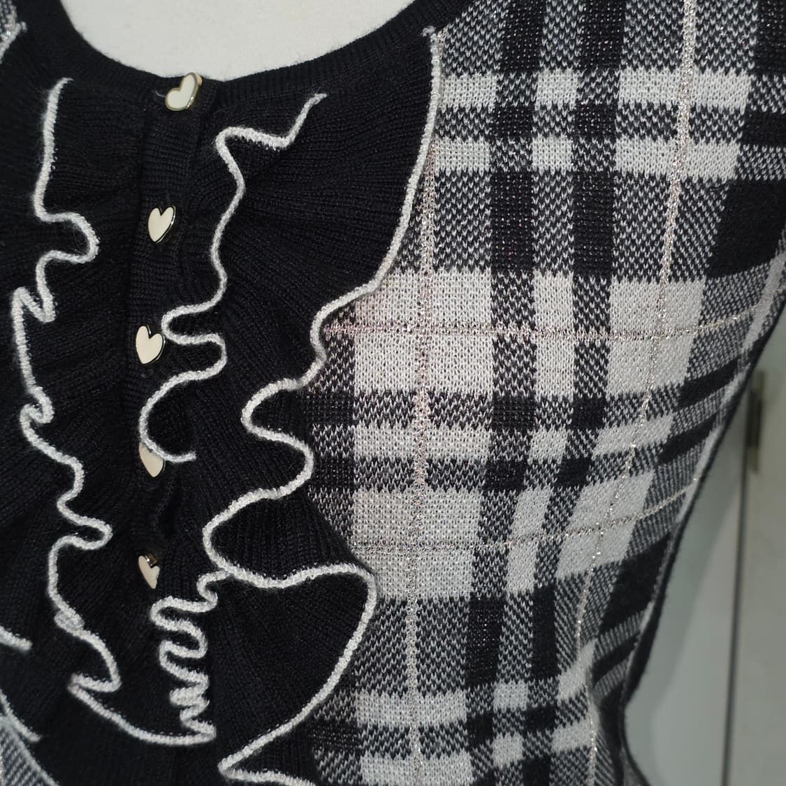 일본빈티지)공겜여주 블랙체크 너드모리걸st 퍼프 러플 하트 니트블라우스 상품이미지3
