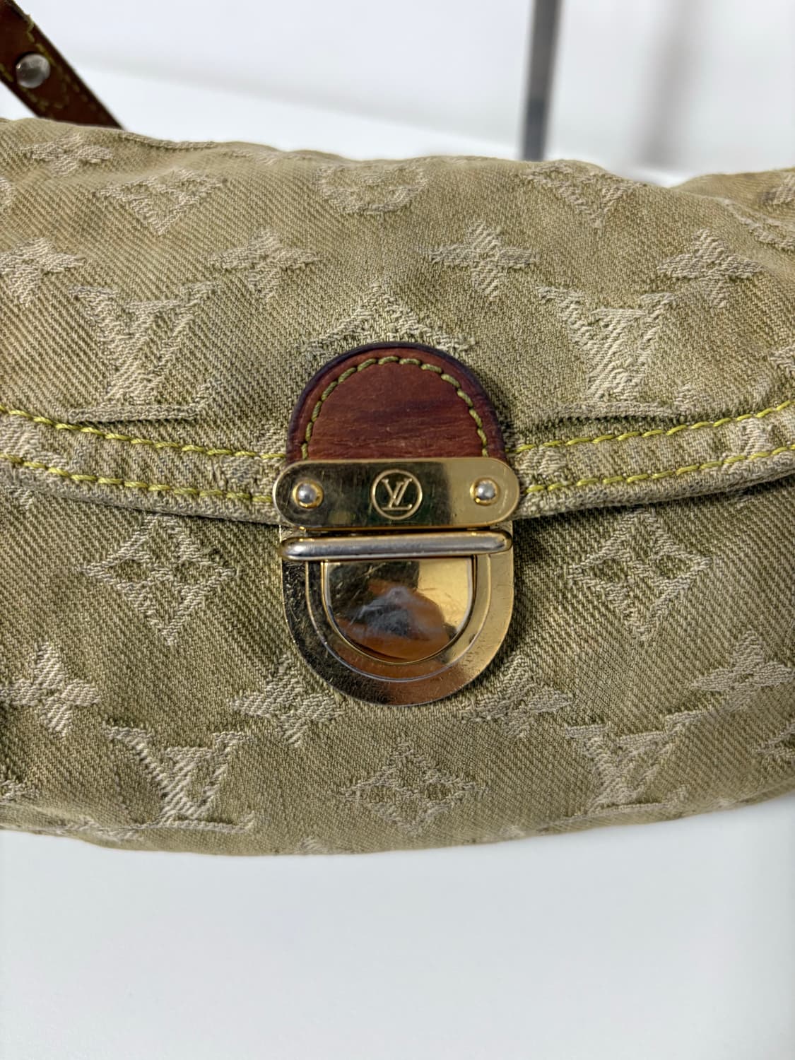 루이비통 데님 플리티백 카키 상품이미지5