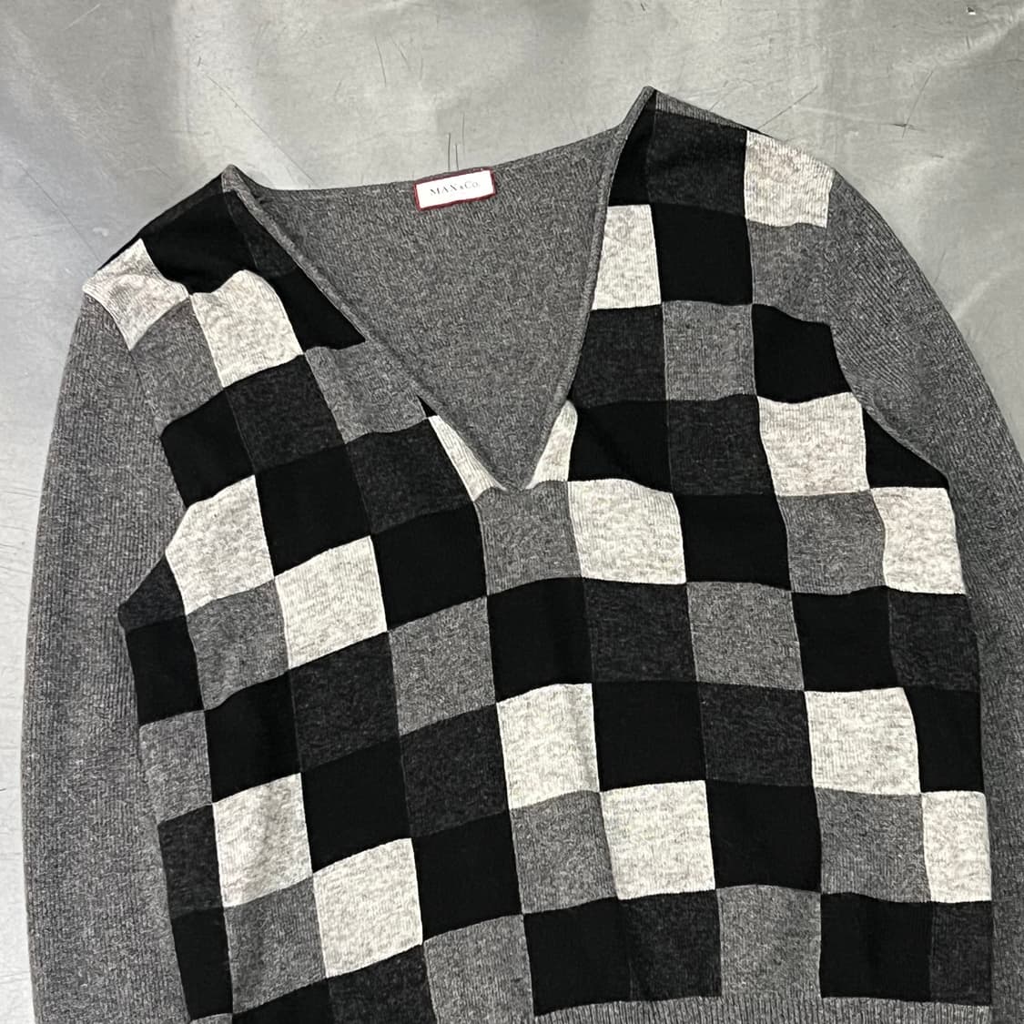  막스앤코 패턴 브이넥 니트 y15236 상품이미지3