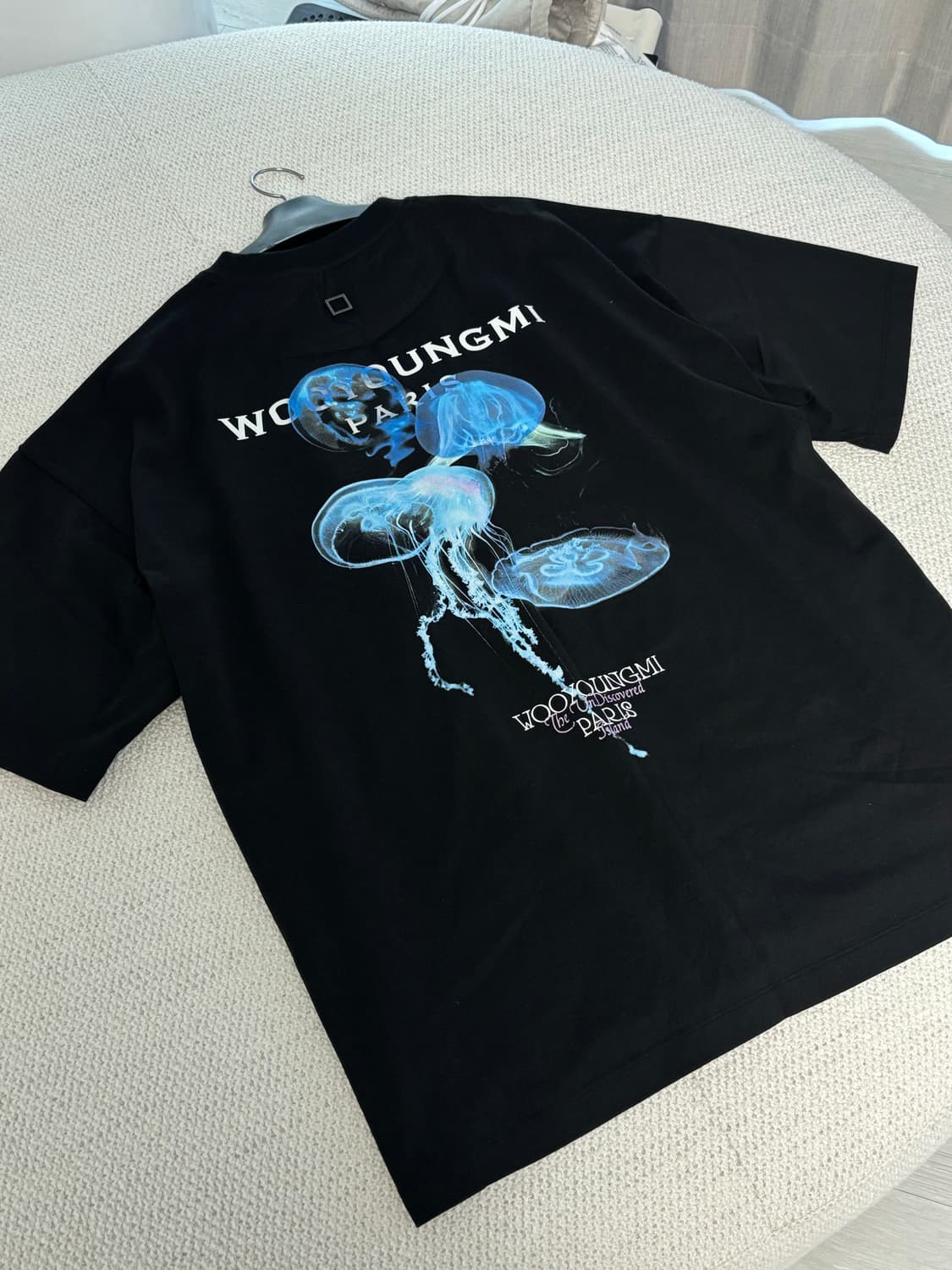 [새상품급/옷걸이] 우영미 24SS 젤리피쉬 야광 반팔 티셔츠 50사이즈 상품이미지1